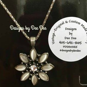 5/$20🔥Silver Tone Moonstone Pendant Necklace🔥Bundle special price